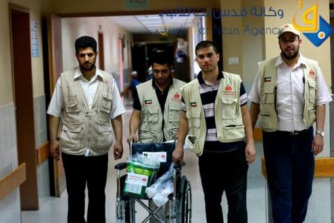 الرحمة العالمية تقدم مساعدات طبية للجرحى ومواد تموينية للنازحين من بيوتهم نتيجة العدوان على غزة