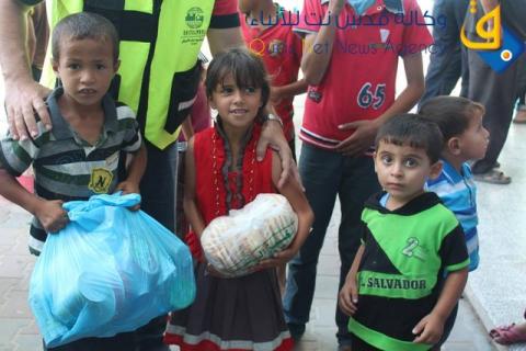 استمرا ر توزيع المساعدات الغذائية العاجلة فى مراكز الايواء‎ بغزة
