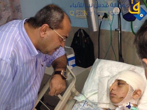 الطيبي في زيارة للمصابين من غزة في مستشفى المقاصد