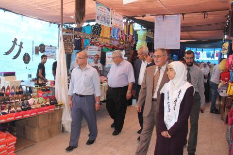 مجلس طالبات الجامعة الإسلامية –فرع غزة- يفتتح المعرض التجاري الأضخم