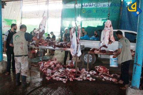 الزكاة والتضامن الاغاثية التركية تنفذان مشروع توزيع لحوم الأضاحي