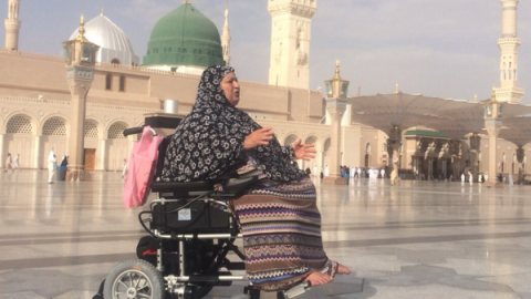 الفلسطينية نعمة.. أضخم حاجة تؤدي مناسكها بواسطة الإسعاف