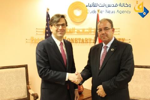 الوزير يطلع مستشار اوباما على اوضاع الجهاز المصرفي
