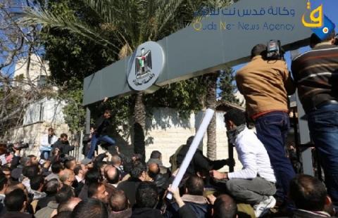 انهاء اعتصام موظفي غزة بعد وعود حكومية بحل مشكلتهم قريبا