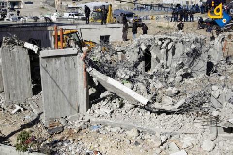 هدم قاعة أفراح ومنشآت تجارية شمال القدس