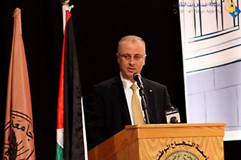 الحمد الله يتعهد بتوفير احتياجات عائلة فقيرة من قلقيلية