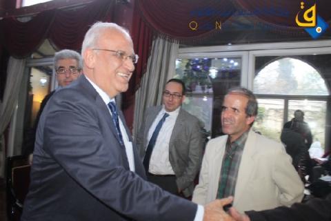 هل يسعى ابو مازن لتعيين عريقات نائبا له؟
