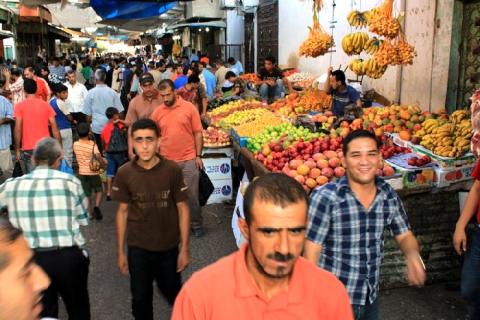 الاقتصاد تلزم أصحاب المحلات بتحديد أسعار السلع