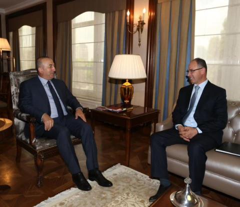 السفير مصطفى يطلع وزير الخارجية التركي على آخر المستجدات السياسية‎