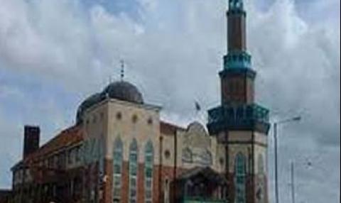 عمدة "تورينو" الإيطالية يشارك المسلمين احتفالهم بعيد الفطر لأول مرة