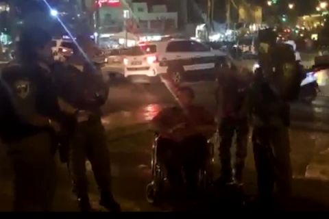 اعتقال مقعد من باب العامود بالقدس