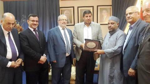 تكريم الوزير ادعيس على مواقفه  تجاه المسجد الاقصى والمقدسات