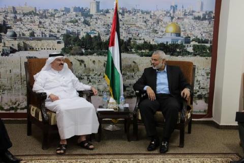 هنية يلتقي رئيس اللجنة القطرية لإعادة إعمار غزة