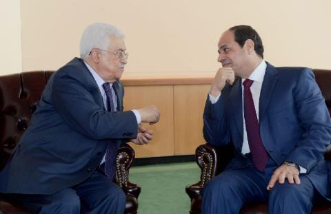 ابو مازن يبحث هاتفيا مع السيسي الأوضاع في القدس