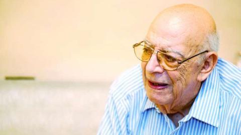 وفاة مؤلف مسرحية (مدرسة المشاغبين) الكاتب المصري علي سالم عن 79 عاما