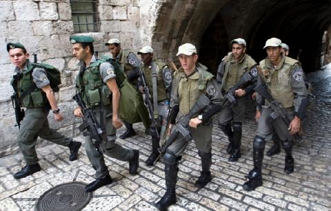 المستوطنون يستبيحون القدس القديمة بإسناد من الاحتلال