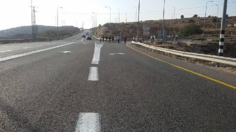 مستوطنون يغلقون مفترق "بيت ايل"