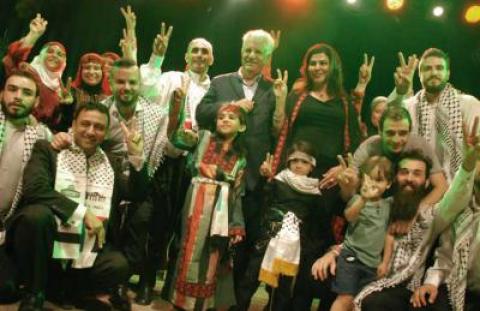 دبكة فرقة "الفالوجا" في حب فلسطين على مسرح ساقية الصاوي في القاهرة