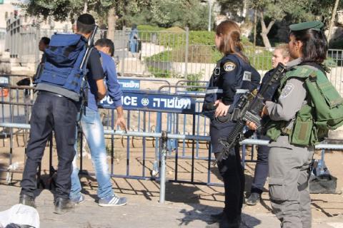 اعتقال ستة قاصرين وسيدة بعد التنكيل بهم في القدس