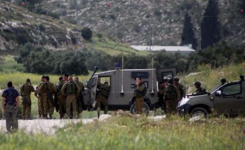 الاحتلال يحتجز 21 مواطناً عدة ساعات في دير نظام شمال غرب رام الله
