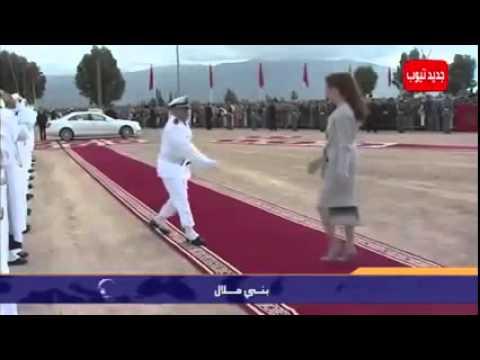 زوجة ملك المغرب ترفض تقبيل يدها