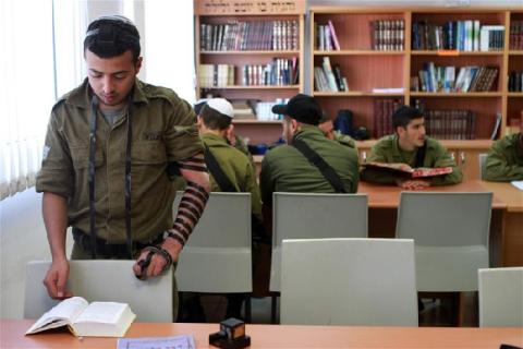 الحريديم “يبتزون“ ليبرمان بقانون إعدام الفلسطينيين