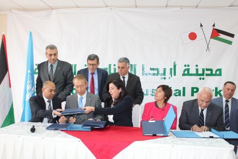 توقيع اتفاقية توسيع الطريق الرئيس لمدينة اريحا الصناعية الزراعية