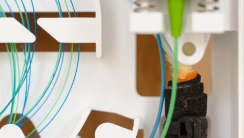 تكنولوجيا الألياف الضوئية إلى المنازل FTTH تتصدر السوق العالمي