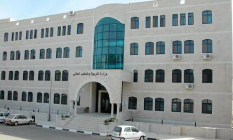 التربية تطلق الخطوات الأولى لحل مشكلة شهادات خريجي غزة