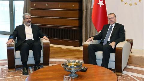 مشعل يهنئ أردوغان بنجاح الاستفتاء على الدستور