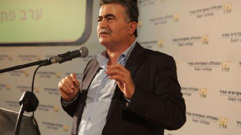 عمير بيرتس يفوز برئاسة حزب “العمل“ الإسرائيلي