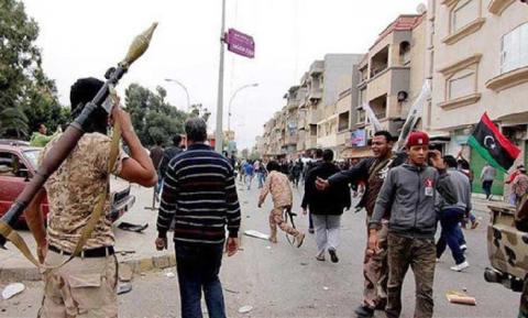 قرد يفجر معركة مسلحة بين قبيلتين في جنوب ليبيا تودي بحياة 16 شخصا
