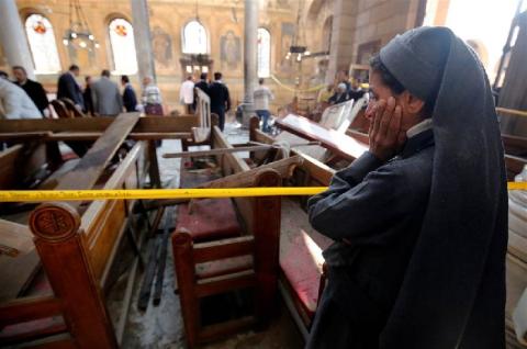 وقفة تضامنية أمام كنيسة الأقباط برام الله تضامنا مع الضحايا في مصر