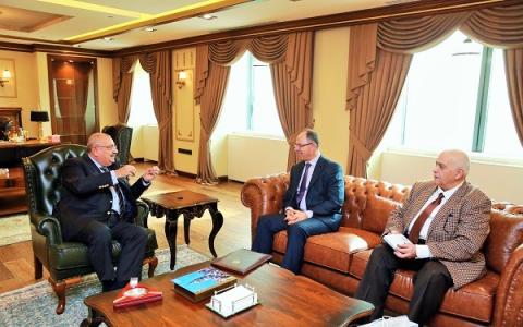 السفير مصطفى يطلع نائب رئيس الوزراء التركي على آخر التطورات