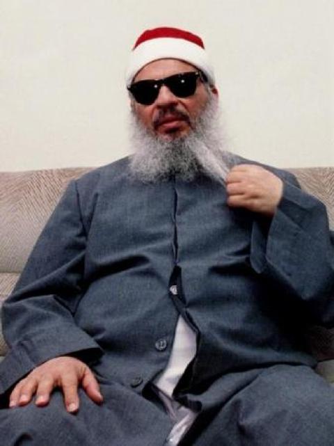 رجل في الأخبار- وفاة عمر عبد الرحمن الزعيم الروحي  للجماعة الإسلامية في سجنه بأمريكا
