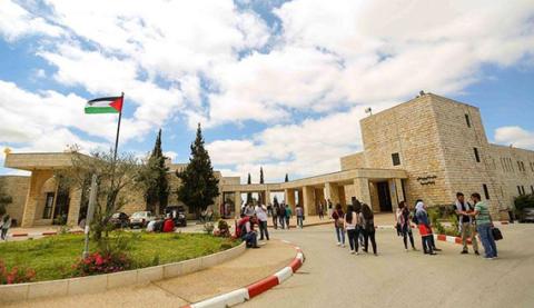 تقديم منح دراسية لطلبة جامعة بيرزيت