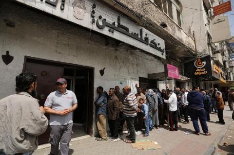 التنمية: صرف مساعدات شهداء وجرحى مسيرات العودة غدًا