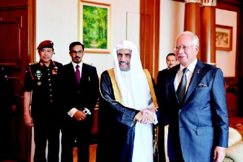 ماليزيا تمنح  العيسى أعلى أوسمة التقدير والشرف الملكية بلقب "داتو سري"