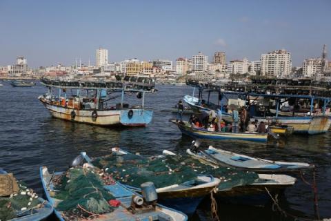 الاحتلال يعتقل صيادين في بحر بيت لاهيا شمال غزة