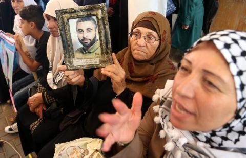 تقرير: 6500 حالة اعتقال خلال 2017 بينهم 1600 طفل، و 170 امرأة .واستشهاد 3 أسرى و15 حكم بالمؤبد