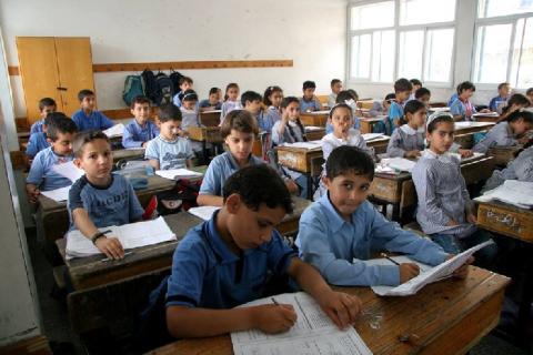 التعليم بغزة تنفي صحة المعلومات المتداولة حول الإجازة المدرسية