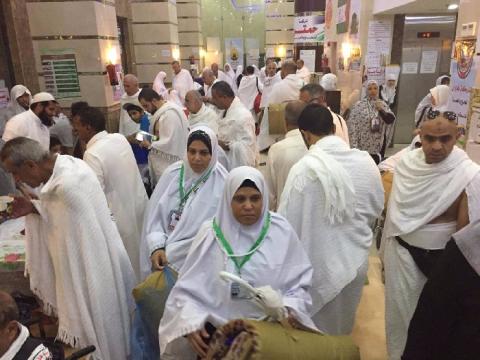 ضيوف الرحمن يصعدون إلى “منى“ وطلائعهم تصل “عرفات“