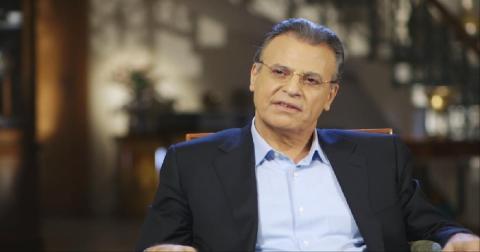 مذيع بـ“قناة الجزيرة“ يحرج الملك سلمان