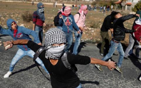 إصابات في مواجهات مع الاحتلال على حاجز حوارة جنوب نابلس