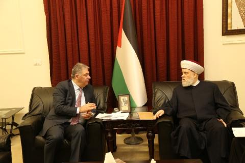 بيروت: المفتي قباني يزور سفارة فلسطين متضامناً