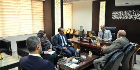 كلية العودة الجامعية تبحث التعاون المتبادل مع البنك الإسلامي الفلسطيني