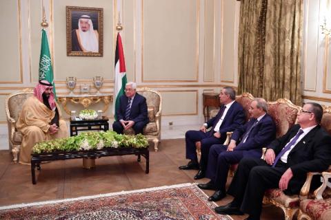 أبو مازن يعقد جلسة مباحثات مع ولي العهد السعودي
