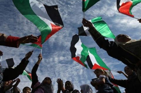بعثة قدامى لاعبي فلسطين بكرة القدم تصل إلى تونس