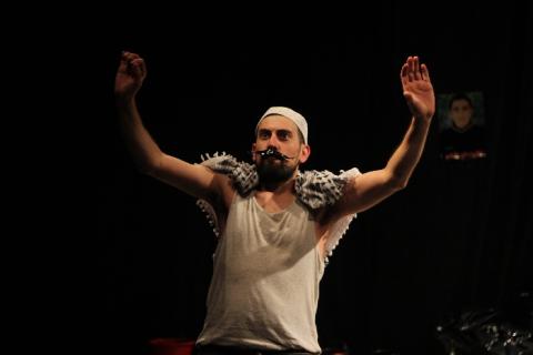 “وهنا أنا“ لـِ أحمد طوباسي على خشبة مسرح الحرية