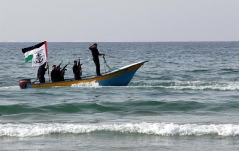 خفر السواحل تنقذ عدداً من قوارب الصيادين خلال المنخفض الجوي